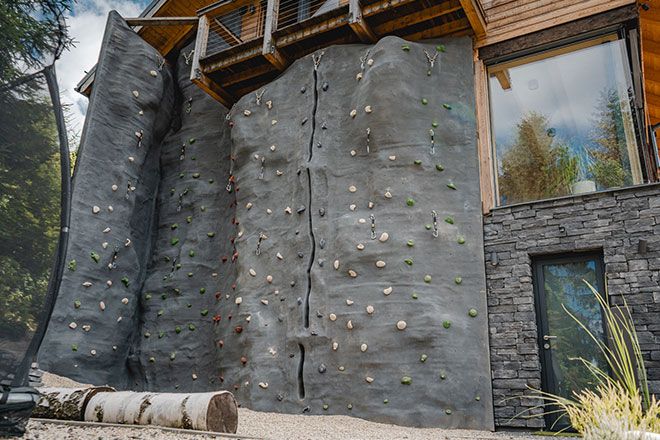 Climbing wall