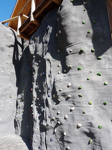 Climbing wall