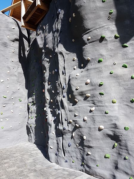 Climbing wall