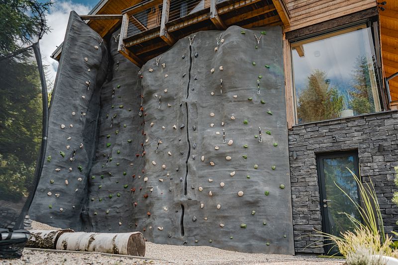 Climbing wall