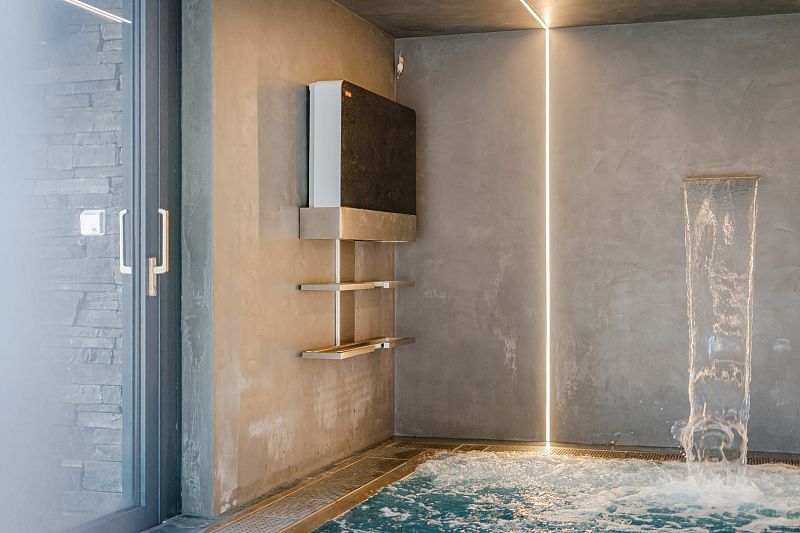 Heated swimming pool
