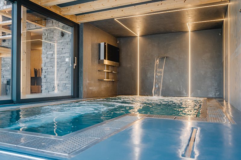 Heated swimming pool
